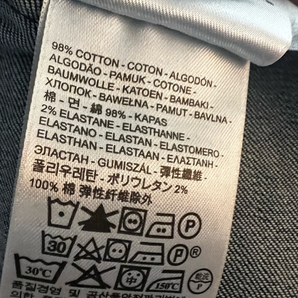 Levi’s Jean jacket with 2%elastane for a little stretch. Barely worn - Picture 4 of 6